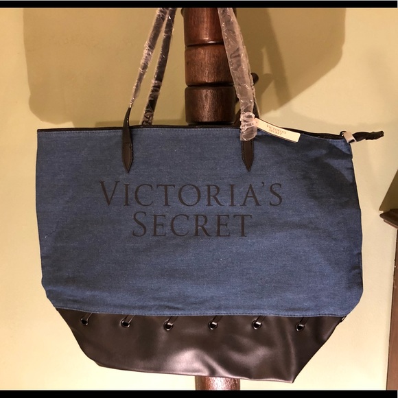 Victoria’s Secret Tote w/matching clutch/makeup - Picture 1 of 4